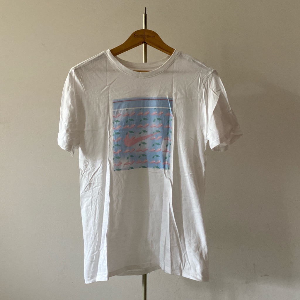 Nike Basic White Graphic Tee